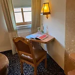 Loewen Hotel