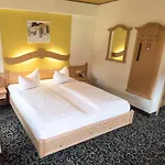 Loewen Hotel