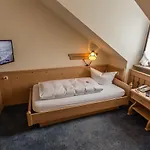 Loewen Hotel 3*